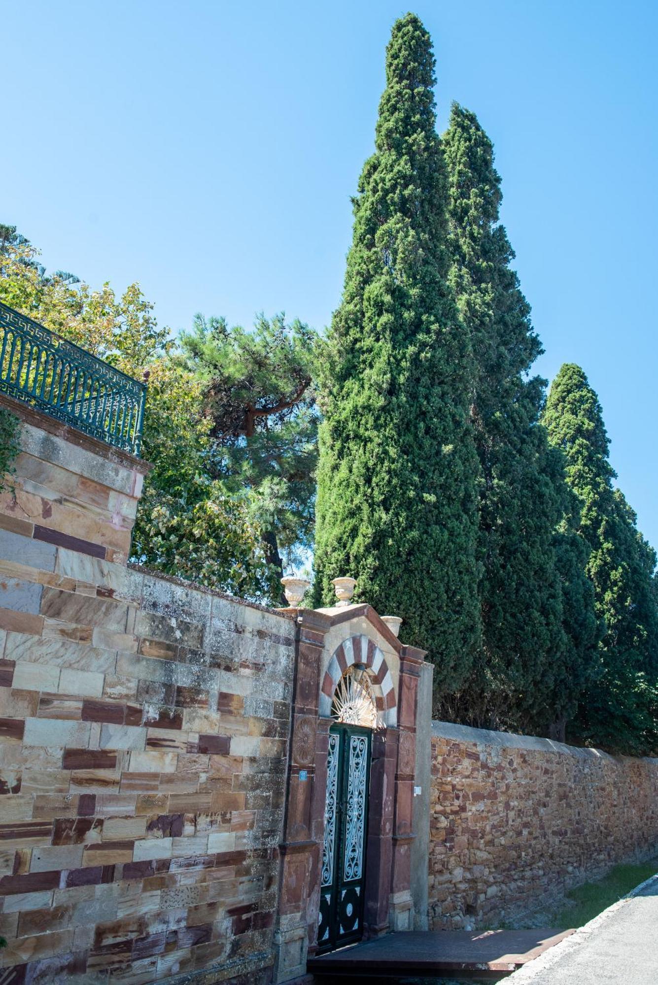Villa Calvocoressi Estate